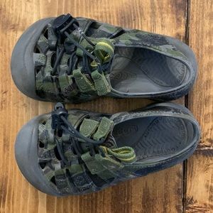 Keen camo sandals